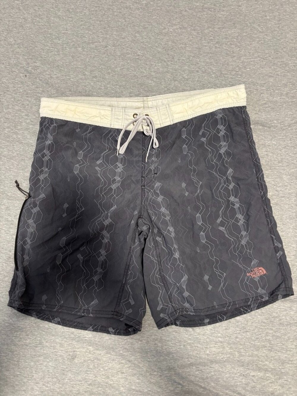 The North Face Men M Boardshorts Charcoal Gray Geometric Swim Trunks Preppy